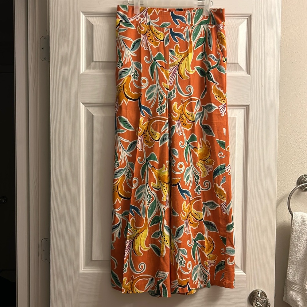 Beautiful linen blend wide leg pants! Perfect for spring. So flattering. Sz. Med